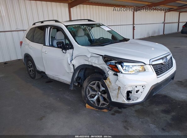 JF2SKAJC9LH556882 2020 SUBARU FORESTER White Widok z przodu