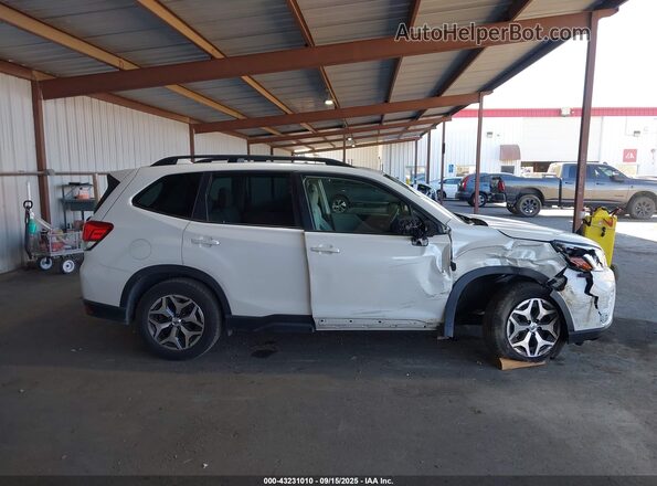JF2SKAJC9LH556882 2020 SUBARU FORESTER White Widok wnętrza z tyłu