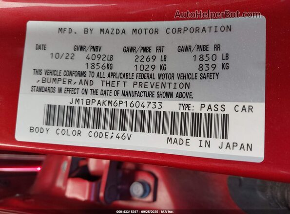 JM1BPAKM6P1604733 2023 MAZDA 3 Red Vista del compartimento del motor