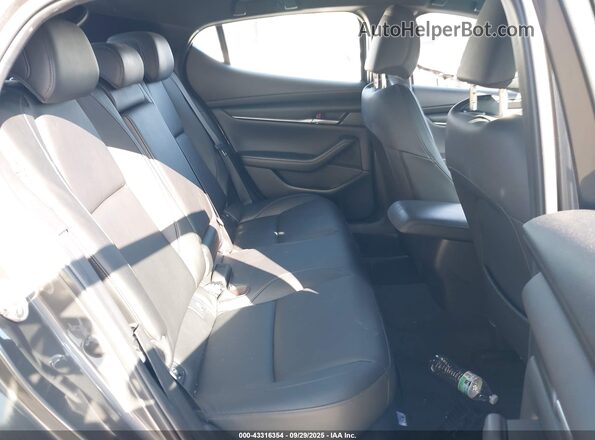 JM1BPAKMXP1622684 2023 MAZDA 3 Gray VIN կոդի պիտակի տեսք