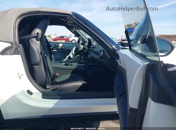 JM1NDAD75M0453897 2021 MAZDA MX-5 MIATA White წინა სალონის ხედი