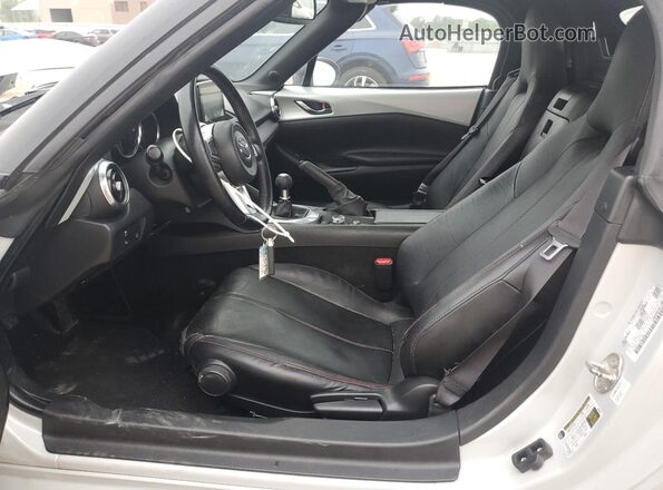 JM1NDAD7XJ0201896 2018 MAZDA MX-5 White Vista interior delantera