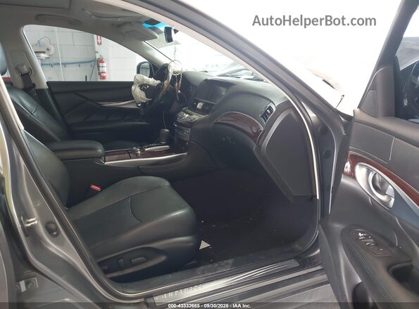 JN1BY1AP8JM180151 2018 INFINITI Q70 Gray წინა სალონის ხედი