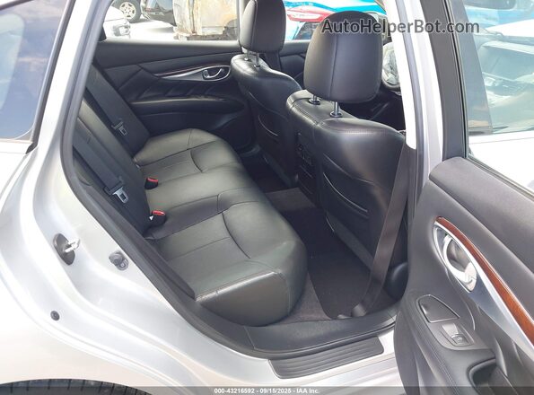 JN1BY1AP9JM180871 2018 INFINITI Q70 Silver Widok naklejki z numerem VIN