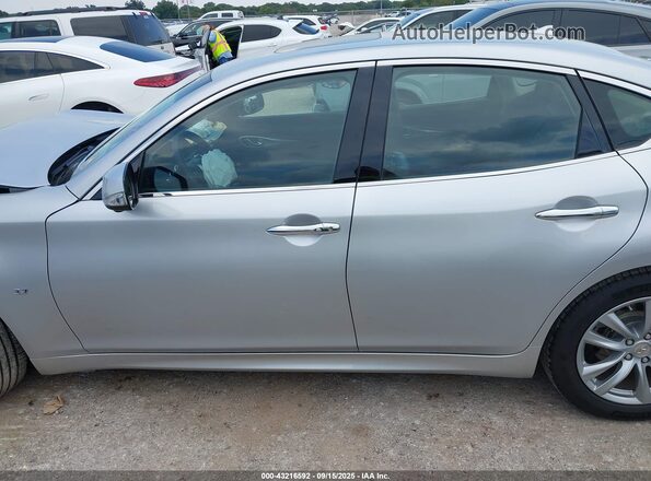 JN1BY1AP9JM180871 2018 INFINITI Q70 Silver Widok wnętrza z tyłu