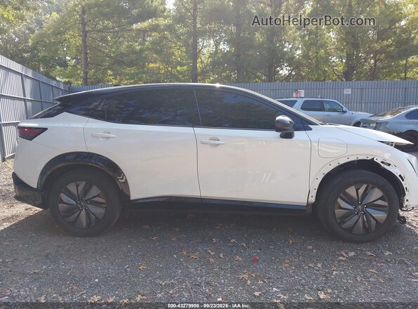 JN1CF0BB4RM734174 2024 NISSAN OTHER White Вид задньої частини салону