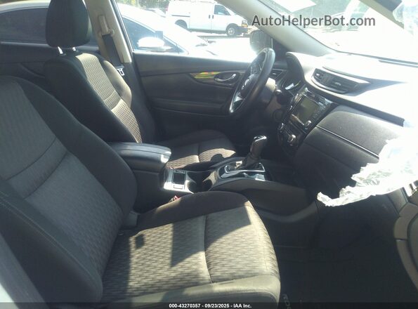JN8AT2MT4LW010709 2020 NISSAN ROGUE Белый Вид салона спереди