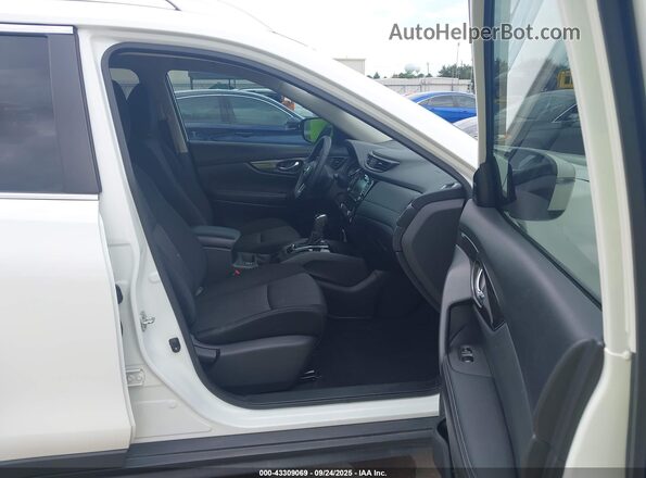JN8AT2MT9LW042507 2020 NISSAN ROGUE White Front interior view