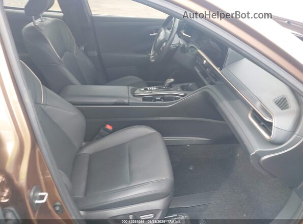 JTDAFAAF3P3000918 2023 TOYOTA CROWN Orange Front interior view