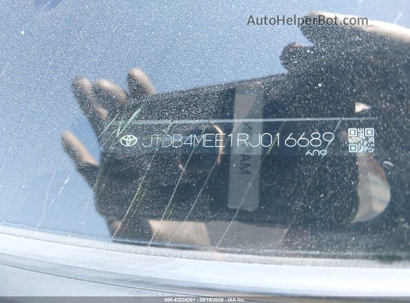 JTDB4MEE1RJ016689 2024 TOYOTA LL Silver Vista del compartimento del motor
