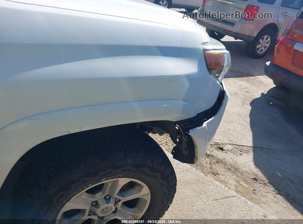 JTEBU5JR0L5775098 2020 TOYOTA 4RUNNER White Widok z przodu