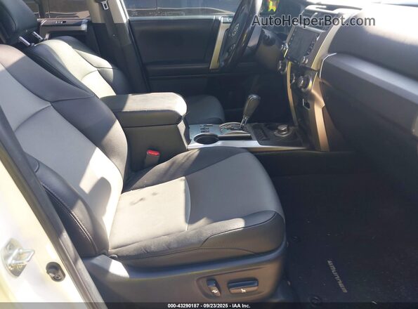 JTEBU5JR0L5775098 2020 TOYOTA 4RUNNER White Widok wnętrza z przodu