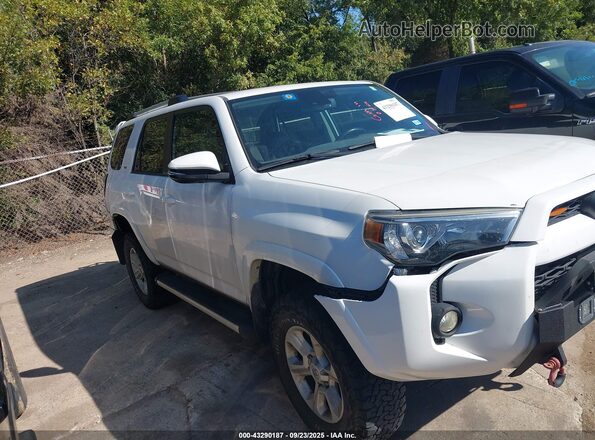 JTEBU5JR0L5775098 2020 TOYOTA 4RUNNER White Widok wnętrza z tyłu
