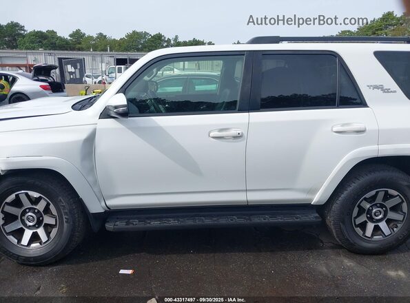 JTEBU5JR7L5824359 2020 TOYOTA 4RUNNER White Սալոնի 360 աստիճան տեսք