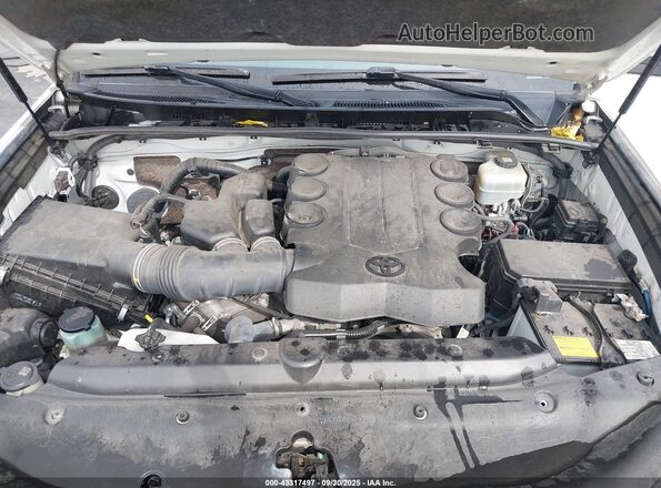 JTEBU5JR7L5824359 2020 TOYOTA 4RUNNER White Հետևի տեսք