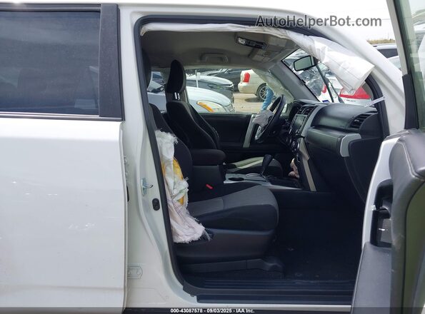 JTEEU5JR5M5234658 2021 TOYOTA 4RUNNER White Вид салону спереду