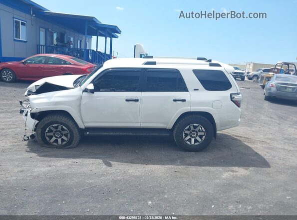 JTEMU5JR3P6152549 2023 TOYOTA 4RUNNER White Vista interior de 360 grados