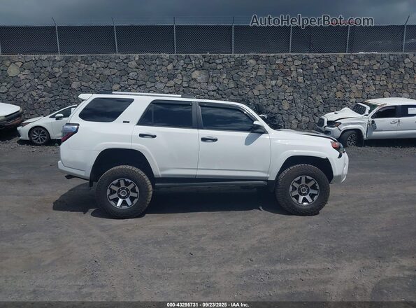 JTEMU5JR3P6152549 2023 TOYOTA 4RUNNER White Vista interior trasera