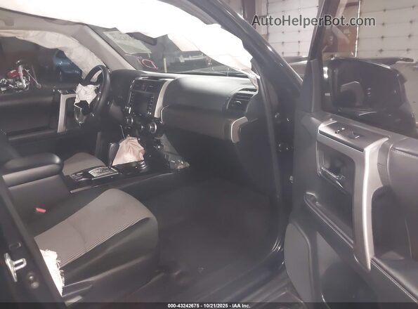 JTEMU5JRXN6064997 2022 TOYOTA 4RUNNER Black Widok wnętrza z przodu