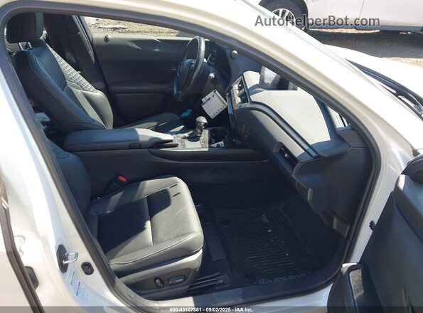 JTHP9JBH8M2051705 2021 LEXUS UX 250H Белый Вид салона спереди