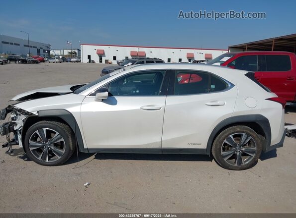 JTHU9JBH3K2000516 2019 LEXUS UX White 