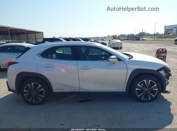 JTHU9JBH3K2000516 2019 LEXUS UX White 360 interior view