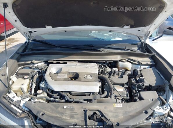 JTHU9JBH3K2000516 2019 LEXUS UX White Rear view
