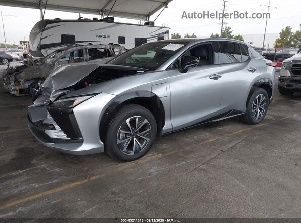 JTJAAAAB4PA016615 2023 LEXUS RZ Silver Vista tres cuartos delantera izquierda