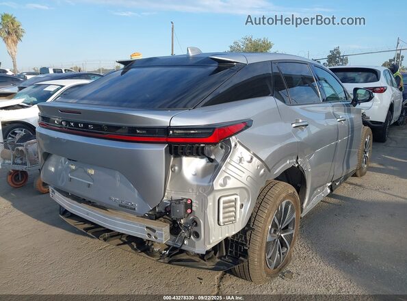 JTJAAAAB4PA020132 2023 LEXUS RZ 450E Серебряный Задняя правая четверть
