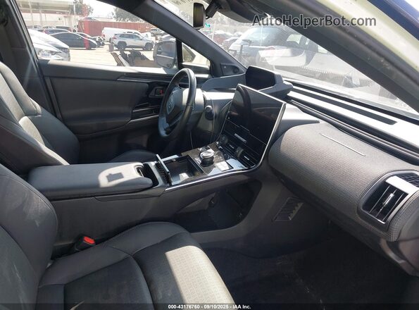 JTMAAAAA9PA019956 2023 TOYOTA LIMITED White Widok wnętrza z przodu