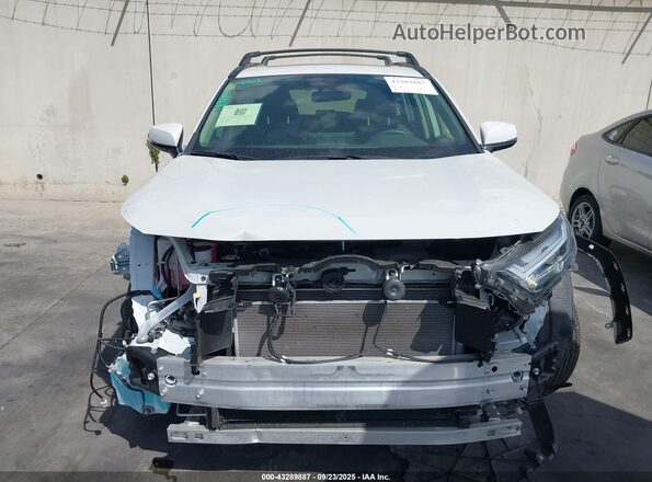 JTMB6RFV1RD118711 2024 TOYOTA LE White Vista interior trasera