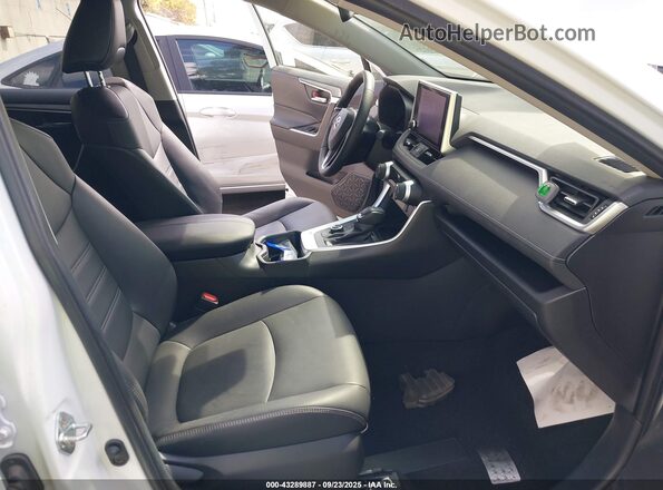 JTMB6RFV1RD118711 2024 TOYOTA LE White Vista interior delantera