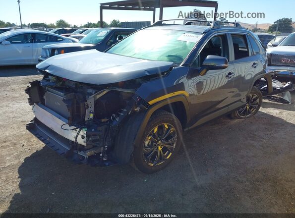 JTMB6RFV4RD136698 2024 TOYOTA LE Gray Vista tres cuartos delantera izquierda