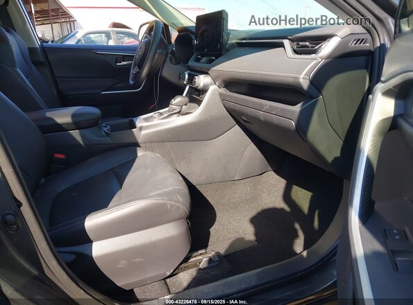 JTMB6RFV4RD136698 2024 TOYOTA LE Gray Vista interior delantera