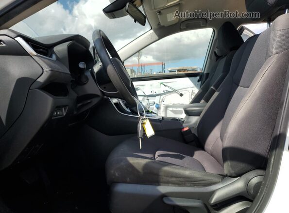 JTMK1RFV0ND093521 2022 TOYOTA LE White Вид салону спереду