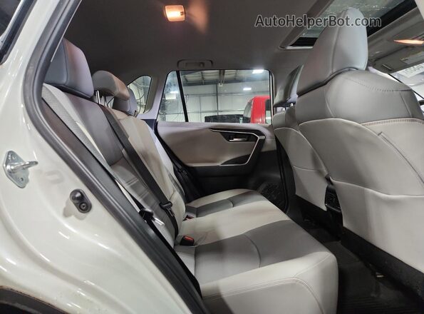 JTMN1RFV8MD078339 2021 TOYOTA LIMITED White უკანა სალონის ხედი