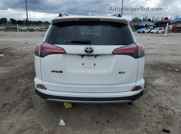 JTMWFREV6JD127282 2018 TOYOTA RAV4 White 