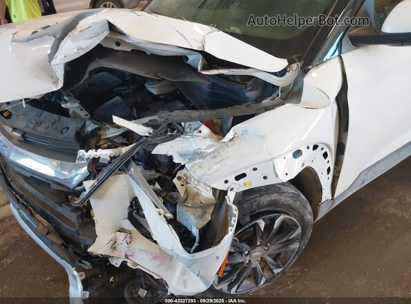 KL79MRSLXPB030125 2023 CHEVROLET TRAILBLAZER White Widok z przodu