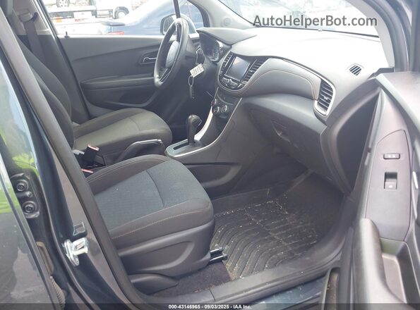KL7CJKSB3MB331828 2021 CHEVROLET TRAX Dark Blue Front interior view