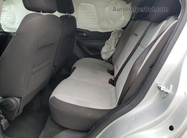 KL7CJKSM3NB544085 2022 CHEVROLET TRAX Silver Widok tylnych siedzeń