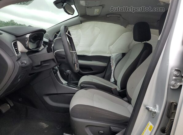 KL7CJKSM3NB544085 2022 CHEVROLET TRAX Silver Widok wnętrza z przodu