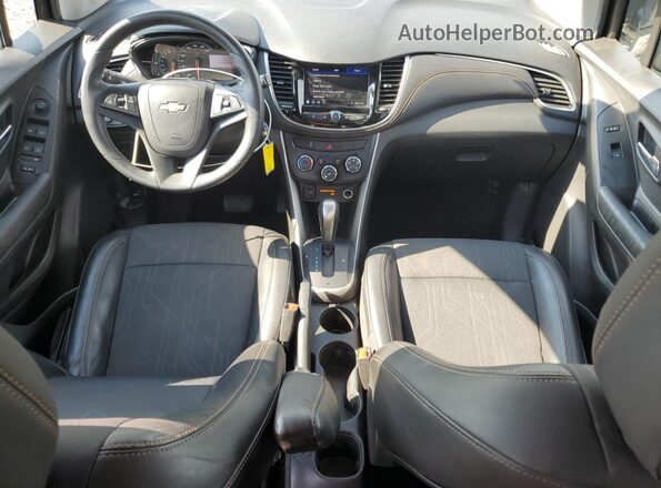 KL7CJLSB0MB323188 2021 CHEVROLET TRAX Burgundy Առջևի վահանակի տեսք