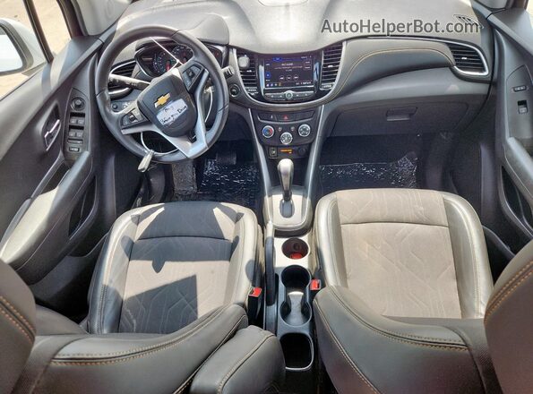 KL7CJLSB1MB347063 2021 CHEVROLET TRAX White Dashboard view