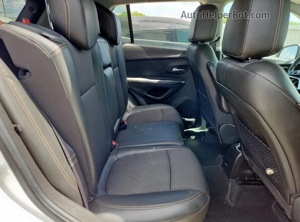 KL7CJLSB1MB347063 2021 CHEVROLET TRAX White Rear seats view