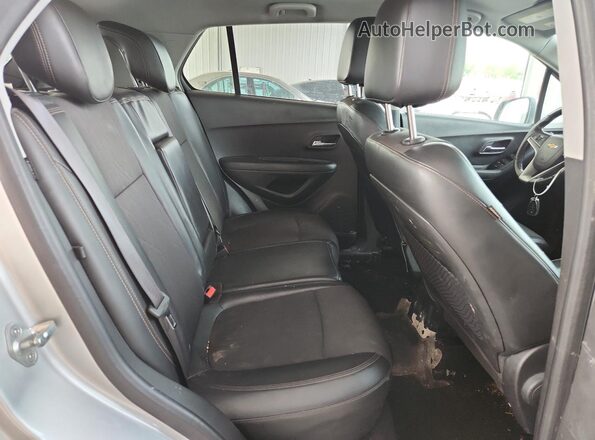 KL7CJLSB6KB815219 2019 CHEVROLET TRAX Silver Widok wnętrza z tyłu