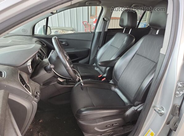 KL7CJLSB6KB815219 2019 CHEVROLET TRAX Silver Widok wnętrza z przodu