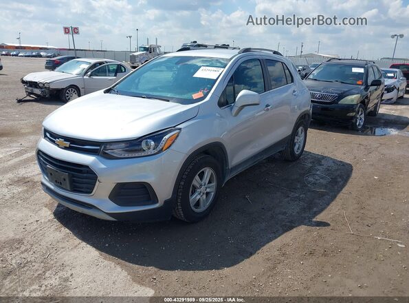 KL7CJLSB9LB040450 2020 CHEVROLET TRAX Silver Vista tres cuartos delantera izquierda