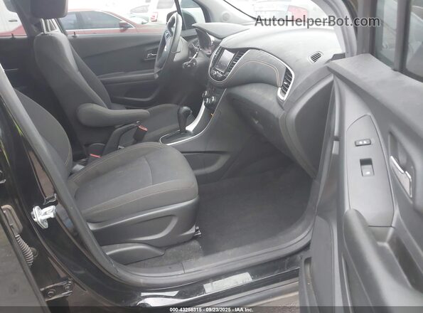 KL7CJNSMXNB516396 2022 CHEVROLET TRAX Черный Вид салона спереди