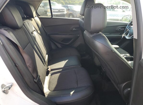 KL7CJPSB8KB928872 2019 CHEVROLET TRAX White Rear interior view