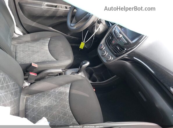 KL8CD6SA5NC013187 2022 CHEVROLET SPARK Red Widok wnętrza z przodu